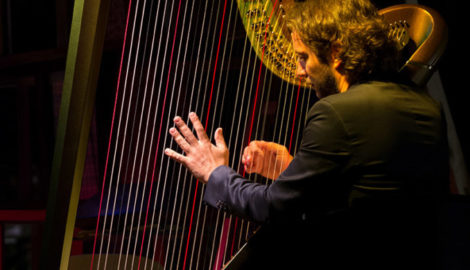 Nartan,-harpist-essentially.-Photo-by-Oriol-Mas-Carbonell
